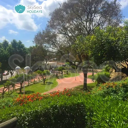 Sky Sea Holidays شقة *